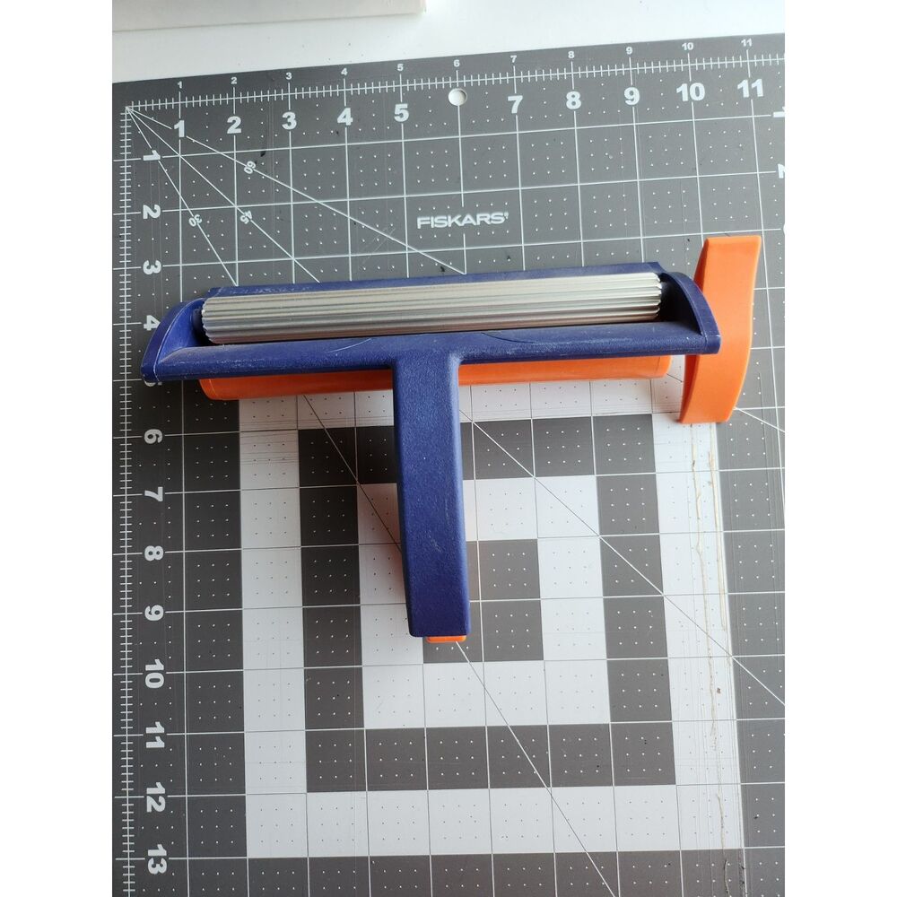 Fiskars Paper Crimper 6.5 In Craft Texture Tool Scrapbooking Card Making B9